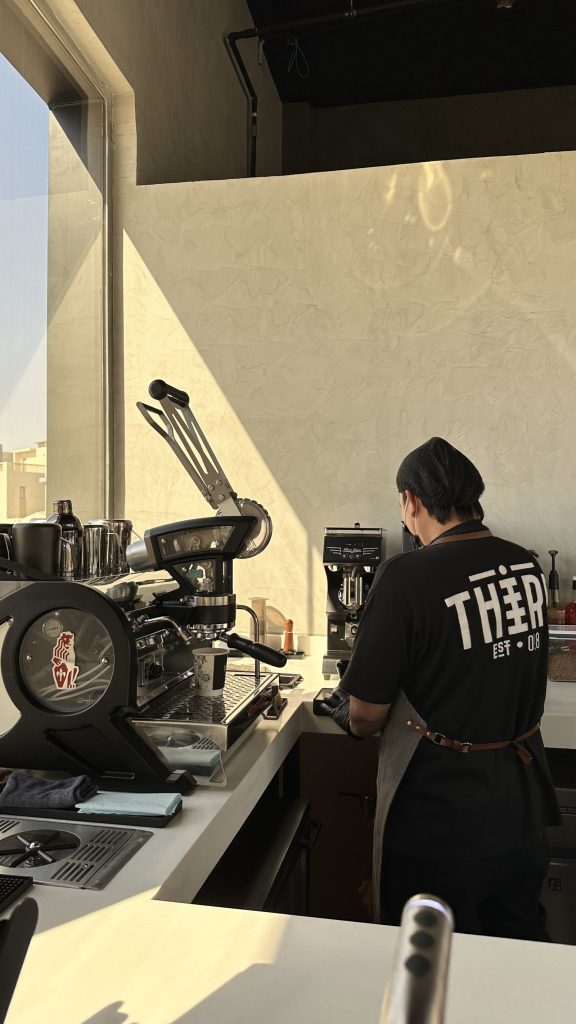 A THiRD barista at the lever machine in the Dyno branch